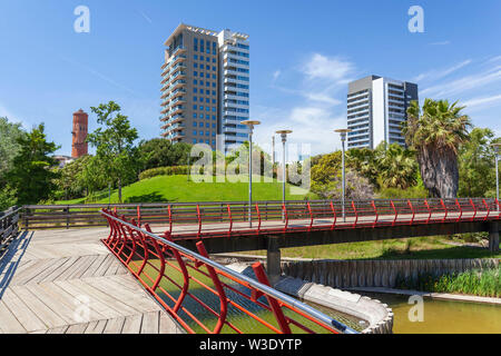 Diagonal Mar park,progettato da Enric Miralles e Benedetta Tagliabue. Barcellona, in Catalogna, Spagna. Foto Stock