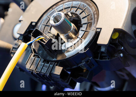 Automotive gruppo volante processo ; il fuoco selettivo Foto Stock