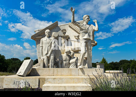 Statua rivoluzionarie - monumento europeo di libertà di Miklos Melocco, picnic paneuropeo Memorial Park, Fertörakos, Ungheria Foto Stock