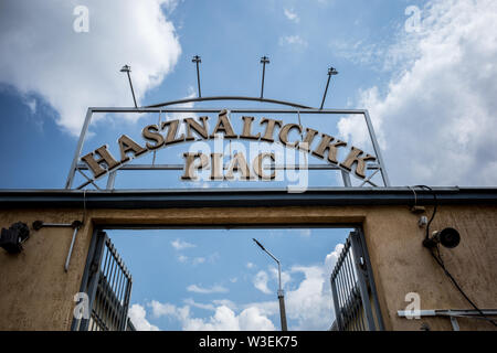 Antiquariato - MERCATO DELLE PULCI BUDAPEST UNGHERIA - HASZNALTCIKK PIAC - vintage e retrò LE MERCI IN VENDITA - Marche aux Puces BUDAPEST - VINTAGE BROCANTE © Frédéric BEAUMONT Foto Stock