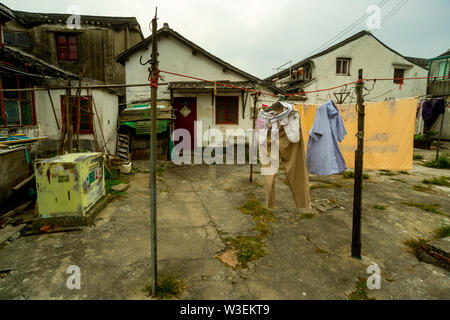 Strada laterale di Shanghai nella Repubblica popolare di Cina Foto Stock