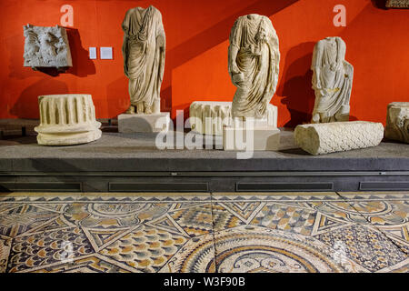 Resti romani camera, sculture e mosaici. Gallo-romana, Musée d'Aquitaine, museo di Aquitania. Bordeaux, Gironde. Regione Aquitania. Francia Europa Foto Stock