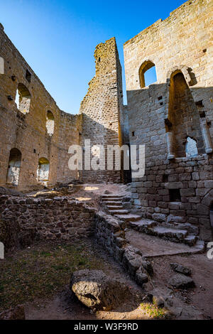 Castello medievale Spesburg nel quartiere di Borgo Andlau, Alsazia, Francia, Château de Spesbourg, vista interna della rovina Foto Stock