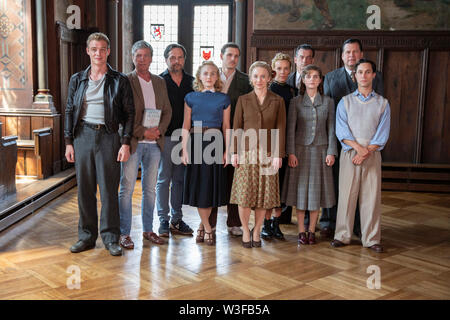 David Schütter, Peter Prange, Elmar Fischer, Elisa Schlott, Franz Hartwig, Anna Maria Mühe, Katja Riemann, Thomas Sarbacher, Vanessa Loibl, Hans-Joche Foto Stock
