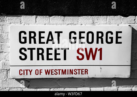 Londra - 26 giugno: London Street segno, Great George Street nel quartiere di Westminster, il 26 giugno 2011, Londra, Regno Unito. Foto Stock