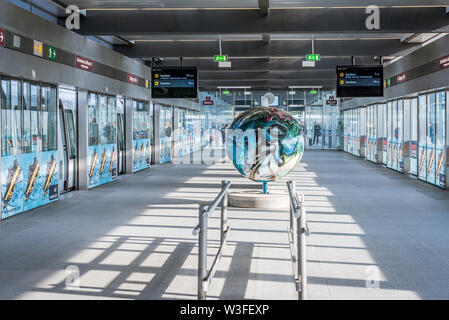 La stazione della metropolitana all'Aeroporto di Copenhagen. Maggio 23, 2019 Foto Stock
