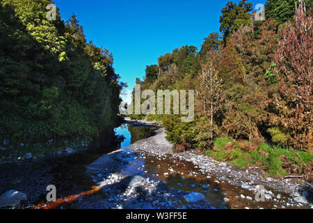 Trekking intorno al lago Specchio sulla South Island, in Nuova Zelanda Foto Stock