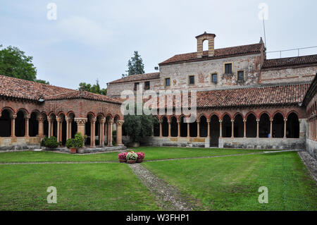 Il chiostro adiacente alla Basilica di San Zeno in Verona, Italia Foto Stock