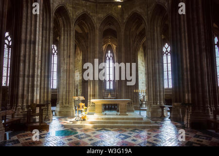 Mont St Michel Abbey interno. XV secolo XVI coro gotico della chiesa abbaziale. Punto di riferimento della Normandia, Francia. Foto Stock