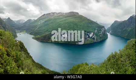 Vista da Ornevegen di Geiranger fjord, Geiranger, Sunnmore, Romsdal county, Norvegia occidentale Foto Stock