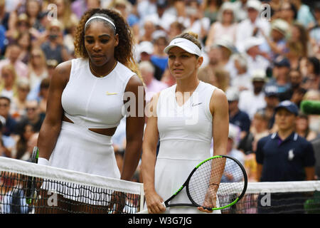 Londra Inghilterra 13 luglio 2019 i campionati di Wimbledon 2019 13072019 Simona Halep (ROM) e Serena Williams (USA) Onorevoli Singoli Final foto Roger Foto Stock