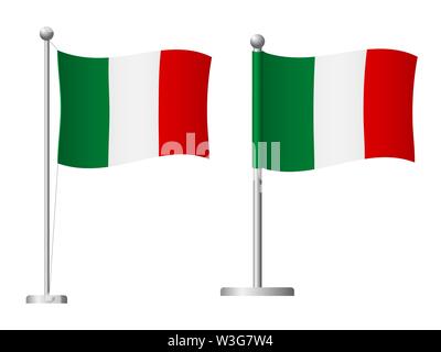 Bandiera dell'Italia in pole. Pennone di metallo. Bandiera nazionale di illustrazione in Italia Foto Stock
