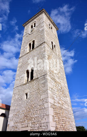 Il campanile della chiesa parrocchiale di Sant'Anselmo, Župna crkva Sv. Anselma, Nin, Croazia, Europa Foto Stock