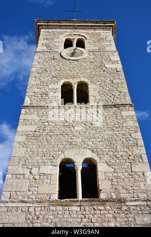 Il campanile della chiesa parrocchiale di Sant'Anselmo, Župna crkva Sv. Anselma, Nin, Croazia, Europa Foto Stock