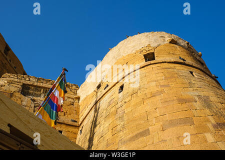 JAISALMER, INDIA - CIRCA NOVEMBRE 2018: vista Jaisalmer Fort. Jaisalmer è anche chiamato 'Il Golden City e si trova nel Rajasthan. . La città di st Foto Stock