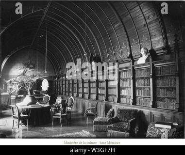 Château d'Escorpain Grande Bibliothèque Eure-et-Loir Francia par Gustave William Lemaire 1900-1920. Foto Stock