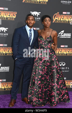 Hollywood, California, USA. 23 Aprile, 2018. Attore Sterling Sulieman e ctress Lashana Lynch frequentare la Premiere mondiale di Disney e meraviglie 'vendicatori: infinito la guerra" il 23 aprile 2018 a Los Angeles, California, USA. Foto di Barry re/Alamy Stock Photo Foto Stock