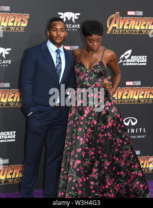 Hollywood, California, USA. 23 Aprile, 2018. Attore Sterling Sulieman e ctress Lashana Lynch frequentare la Premiere mondiale di Disney e meraviglie 'vendicatori: infinito la guerra" il 23 aprile 2018 a Los Angeles, California, USA. Foto di Barry re/Alamy Stock Photo Foto Stock