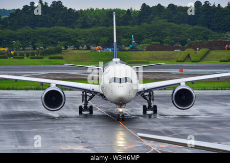 Tokyo, Giappone - Lug 4, 2019. N508DN Delta Air Lines Airbus A350-900 di rullaggio sulla pista dell'aeroporto Narita di Tokyo (NRT). Narita è uno dei più trafficati airpo Foto Stock