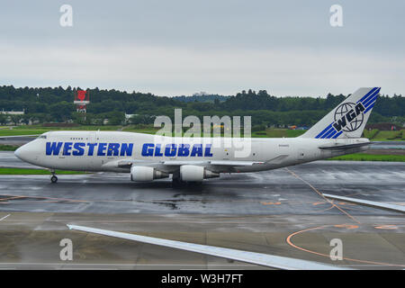 Tokyo, Giappone - Lug 4, 2019. N344kd Western Global Airlines Boeing 747-400F di rullaggio sulla pista dell'aeroporto Narita di Tokyo (NRT). Foto Stock