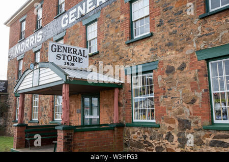 Swansea Tasmania. Tradizionale del XIX secolo Morris General Store edificio su Franklin Street a Swansea village center, Est della Tasmania, Australia Foto Stock