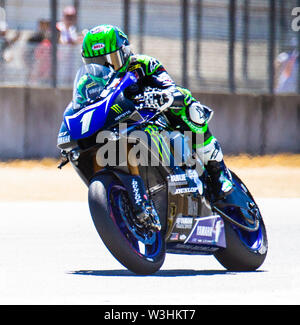 Monterey, CA, Stati Uniti d'America. 13 Luglio, 2019. A. # 1 Camerson Beaubier venuta fuori del turno 3 durante la MotoAmerica SuperBike Gara 2 a Weathertech Raceway Laguna Seca Monterey, CA Thurman James/CSM/Alamy Live News Foto Stock