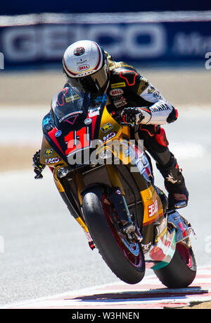 Monterey, CA, Stati Uniti d'America. 13 Luglio, 2019. A. # 11 Mathew Schltz tra girare 3 e 4 durante la MotoAmerica SuperBike Gara 2 a Weathertech Raceway Laguna Seca Monterey, CA Thurman James/CSM/Alamy Live News Foto Stock