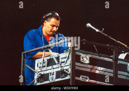 Mix Master Mike eseguendo con i Beastie Boys effettuando in corrispondenza di t nel Parco Festival xii Luglio 1998,Balado, Kinross, Scozia. Foto Stock