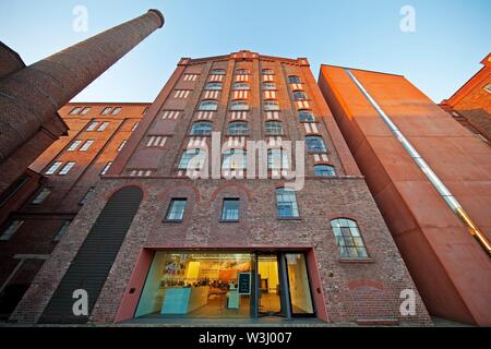 Museo Kuppersmuhle, abbreviato MKM, nel porto interno di Duisburg, Renania settentrionale-Vestfalia, Germania Foto Stock