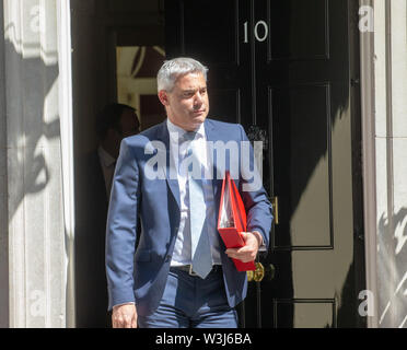 Londra, Regno Unito. 16 Luglio, 2019. Segretario Brexit, Stephen Barclay, lascia la riunione del gabinetto. Theresa Maggio è di presiedere è forse la sua ultima riunione del gabinetto prima che essa passi verso il basso il 24 luglio. Credito: Tommy Londra/Alamy Live News Foto Stock