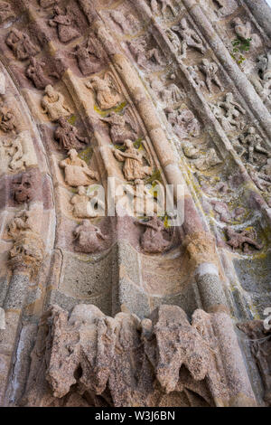 Francia - LE MOUTIER D'AHUN CREUSE - SITO CLUNISIEN - X secolo romana e chiesa gotica in Limousin - LEGNO LAVORO SVOLTO DA SIMON BAUER nel XVIII secolo - Saint Roch statua fatta da CHALUMEAU E MARSALLON 1997 - FRANCESE Storia e architettura - Chiesa - Abbazia di Cluny ordine © Frédéric BEAUMONT Foto Stock