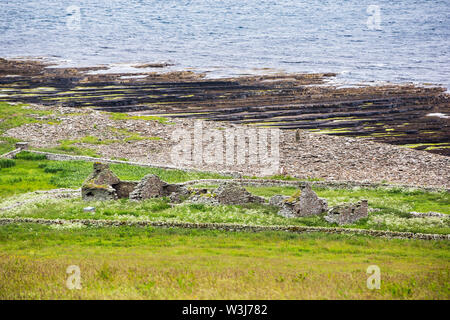 La fattoria di Skaill sulla Westness heritage trail su Rousay, isole Orcadi Scozia, Regno Unito, una vecchia azienda agricola che fu abbandonato durante i giochi. Foto Stock