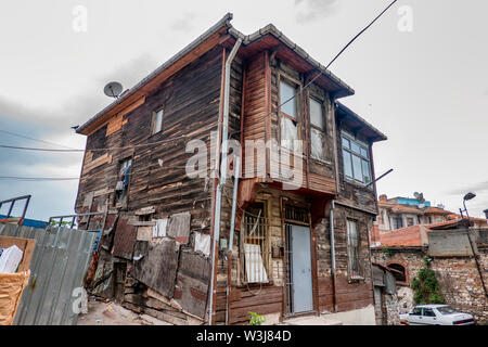 Storica casa in legno ad Istanbul in Turchia Foto Stock