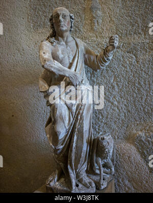 Francia - LE MOUTIER D'AHUN CREUSE - SITO CLUNISIEN - X secolo romana e chiesa gotica in Limousin - LEGNO LAVORO SVOLTO DA SIMON BAUER nel XVIII secolo - Saint Roch statua fatta da CHALUMEAU E MARSALLON 1997 - FRANCESE Storia e architettura - Chiesa - Abbazia di Cluny ordine © Frédéric BEAUMONT Foto Stock