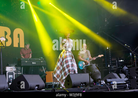 Morcheeba esibirsi sul palco principale al OnBlackheath Music Festival 2019 Foto Stock