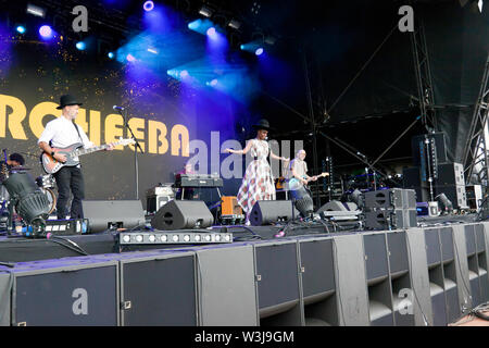 Morcheeba esibirsi sul palco principale al OnBlackheath Music Festival 2019 Foto Stock