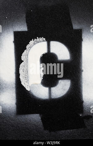 Lettera C grunge paninted spray stencil font Foto Stock