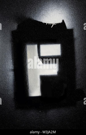 Lettera F grunge paninted spray stencil font Foto Stock