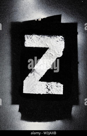 Lettera Z grunge paninted spray stencil font Foto Stock