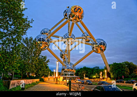 Atomium di Bruxelles, eretto per il 1958 Bruxelles Fiera Mondiale, Belgio. Foto Stock