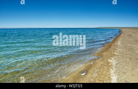 Khyargas Nuur Salt Lake nel quartiere Khyargas, Uvs Provincia, Mongolia occidentale Foto Stock