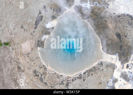 Vista aerea di Geysir geyser, Golden Circle, Islanda Foto Stock
