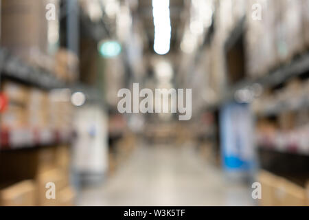 Abstract supermercato sfocata vista del supermercato vuoto corridoio, defocalizzata sfocate con sfondo bokeh luce nel negozio. Il concetto di business. Foto Stock