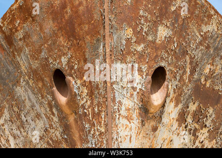 Close-up di naufragio a Aral e nave nel cimitero Moynak (Moynaq), Uzbekistan Foto Stock