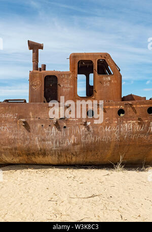 Nave arrugginita, Moynak (Moynaq), Uzbekistan Foto Stock