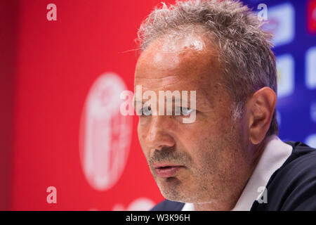 Bologna, Italia. 13 Luglio, 2019. Sinisa Mihajlovic allenatore del Bologna tiene una conferenza stampa Foto Stock