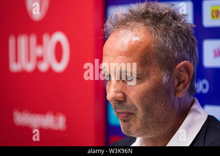 Bologna, Italia. 13 Luglio, 2019. Sinisa Mihajlovic allenatore del Bologna tiene una conferenza stampa Foto Stock