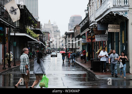 New Orleans, Louisiana, Stati Uniti d'America. 13 Luglio, 2019. Un giorno di quiete su Bourbon Street nel Quartiere Francese come la minaccia di un uragano Barry mantenuto via turistica a New Orleans, Louisiana USA il 13 luglio 2019. Credito: Dan Anderson/ZUMA filo/Alamy Live News Foto Stock