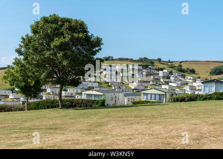 Birra, Seaton, Devon, Inghilterra, Regno Unito. Caravan Park a testa di birra su terra alta sopra la località balneare di birra vicino a Seaton nel South Devon. Foto Stock