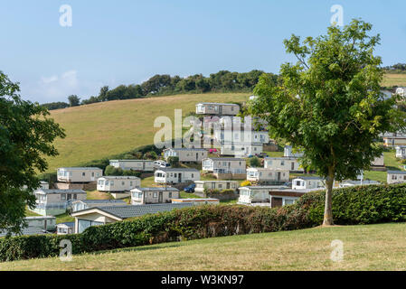 Birra, Seaton, Devon, Inghilterra, Regno Unito. Caravan Park a testa di birra su terra alta sopra la località balneare di birra vicino a Seaton nel South Devon. Foto Stock